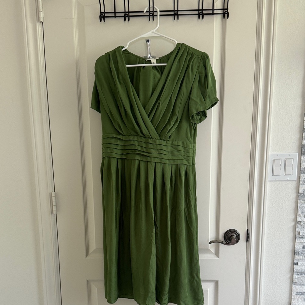 Banana Republic Green Pleated Midi Dress